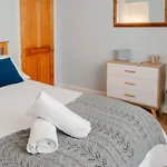 Σπίτι διακοπών Charming Terrace Steps From Walls And River *
