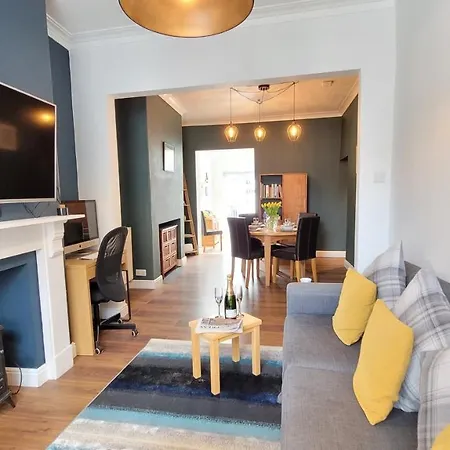 Colenso St - 2 Bed House By Bishy Road & River Holiday home *