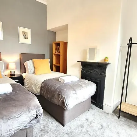 Colenso St - 2 Bed House By Bishy Road & River Holiday home *