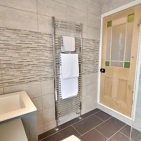Charming Terrace Steps From Walls And River * York