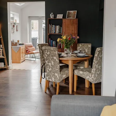Charming Terrace Steps From Walls And River Holiday home *