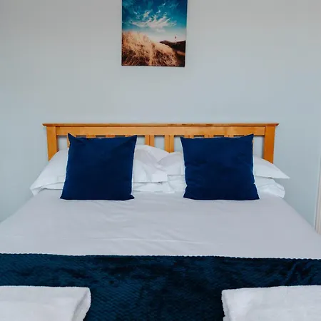 Charming Terrace Steps From Walls And River Holiday home York