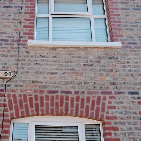Charming Terrace Steps From Walls And River Holiday home