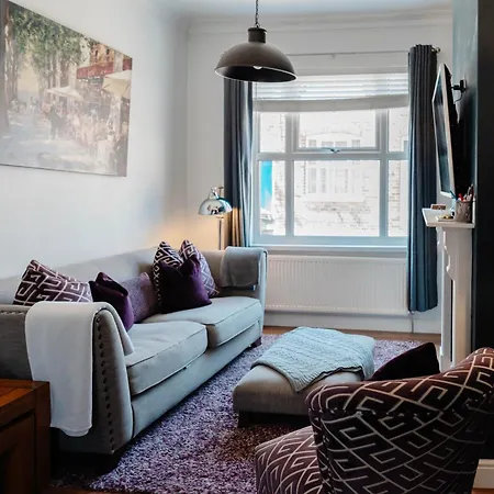 Charming Terrace Steps From Walls And River Holiday home York