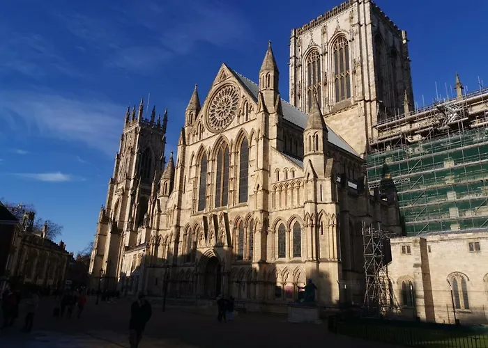 Relaxing Off Bishy Rd Perfect For Break *