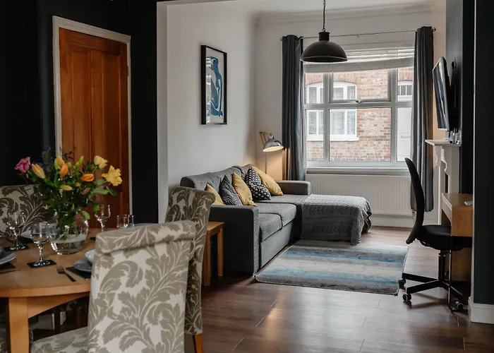 Relaxing Off Bishy Rd Perfect For Break *