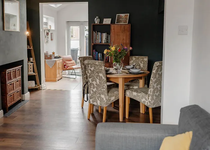 Relaxing Off Bishy Rd Perfect For Break Holiday home *