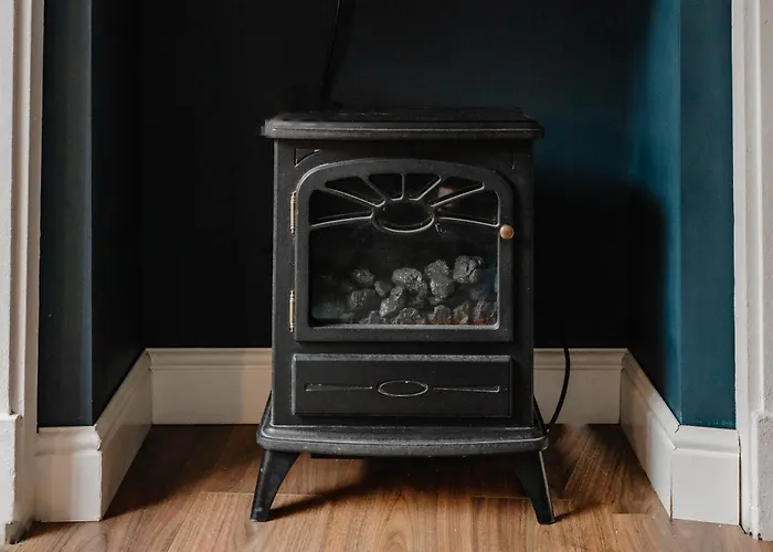 Relaxing Off Bishy Rd Perfect For Break *