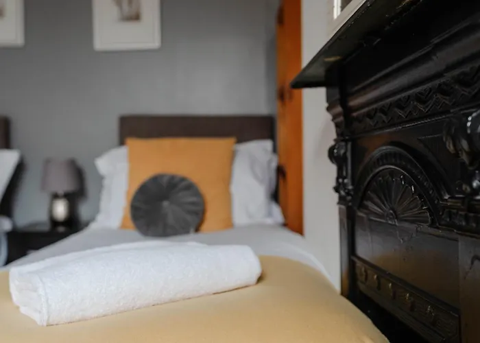 Relaxing Off Bishy Rd Perfect For Break *