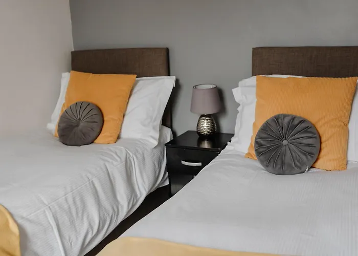 Relaxing Off Bishy Rd Perfect For Break *