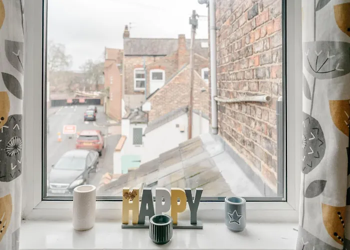 Relaxing Off Bishy Rd Perfect For Break *