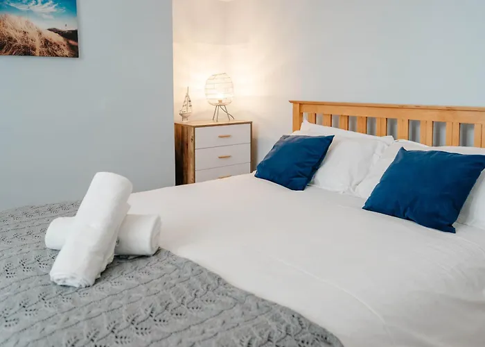 Relaxing Off Bishy Rd Perfect For Break *