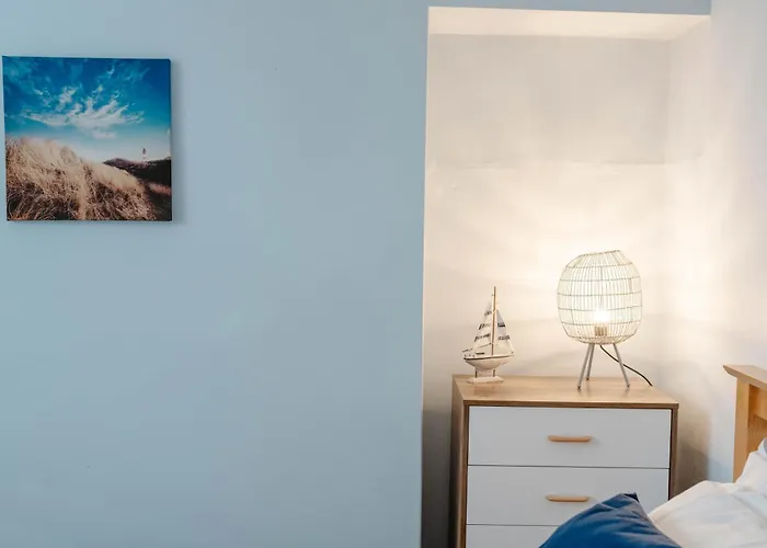 Relaxing Off Bishy Rd Perfect For Break *