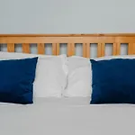 Charming Terrace Steps From Walls And River *