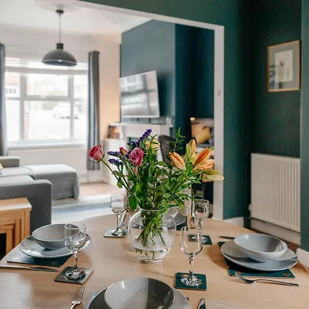 Charming Terrace Steps From Walls And River * York